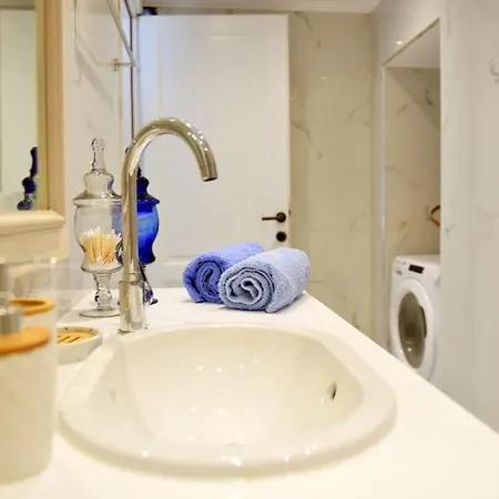 A Sea-licious Vacation - Chic & Style In Hydra *