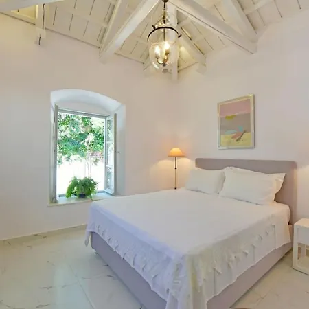 A Sea-licious Vacation - Chic & Style In Hydra